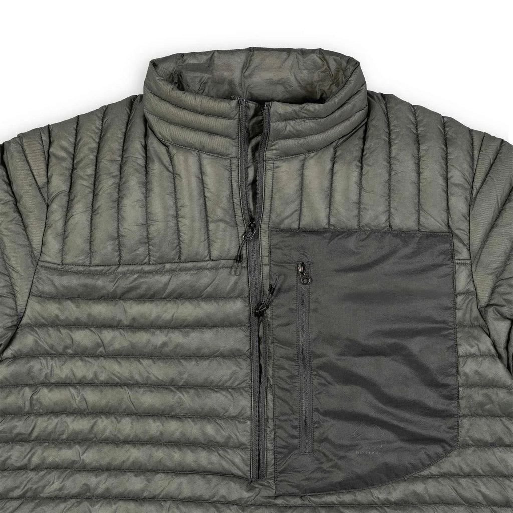 Beringia Luft Jacket. Ultralight Down pullover in gray - close up of the double ended center front zipper